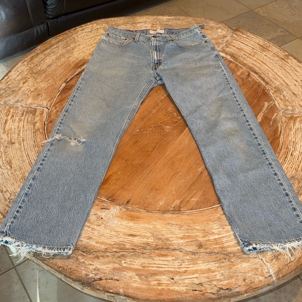 LEVI Distressed Denim Light Wash Jeans 34x32